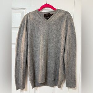 Black Brown 1826 Soft Gray V-Neck Ribbed 100% Cashmere Sweater